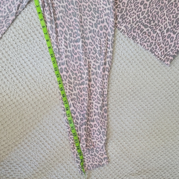 Just Be Womens Oversized L Pink Gray Leopard Print Pajama Set Ultra Soft - Picture 9 of 9